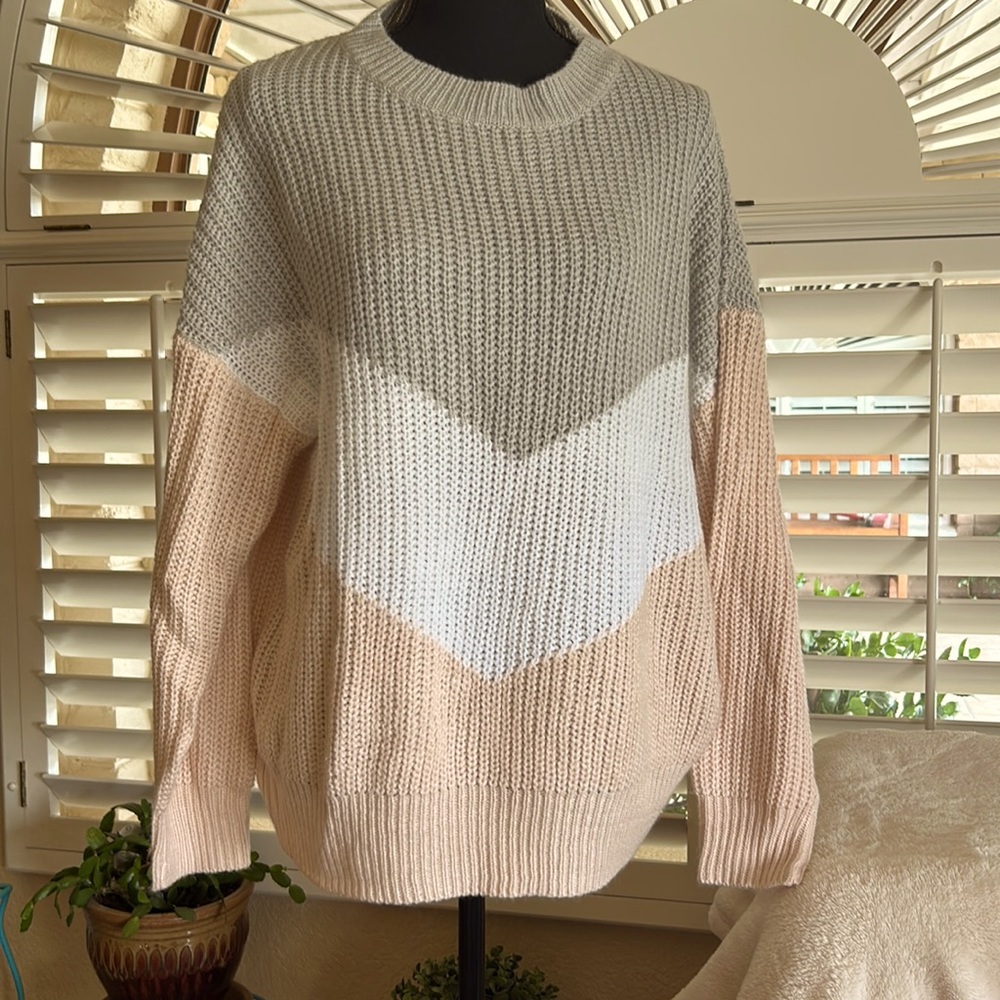 Beautiful soft sweater. Size S. Pink Gray and White knit.